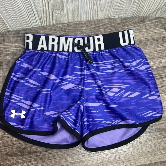Kids Under Armour Youth Small purple shorts - Picture 1 of 3